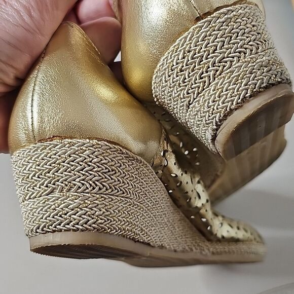 Sesto Meucci Gold and Tan Women's‎ Wedge  Flats 10 - Picture 12 of 12
